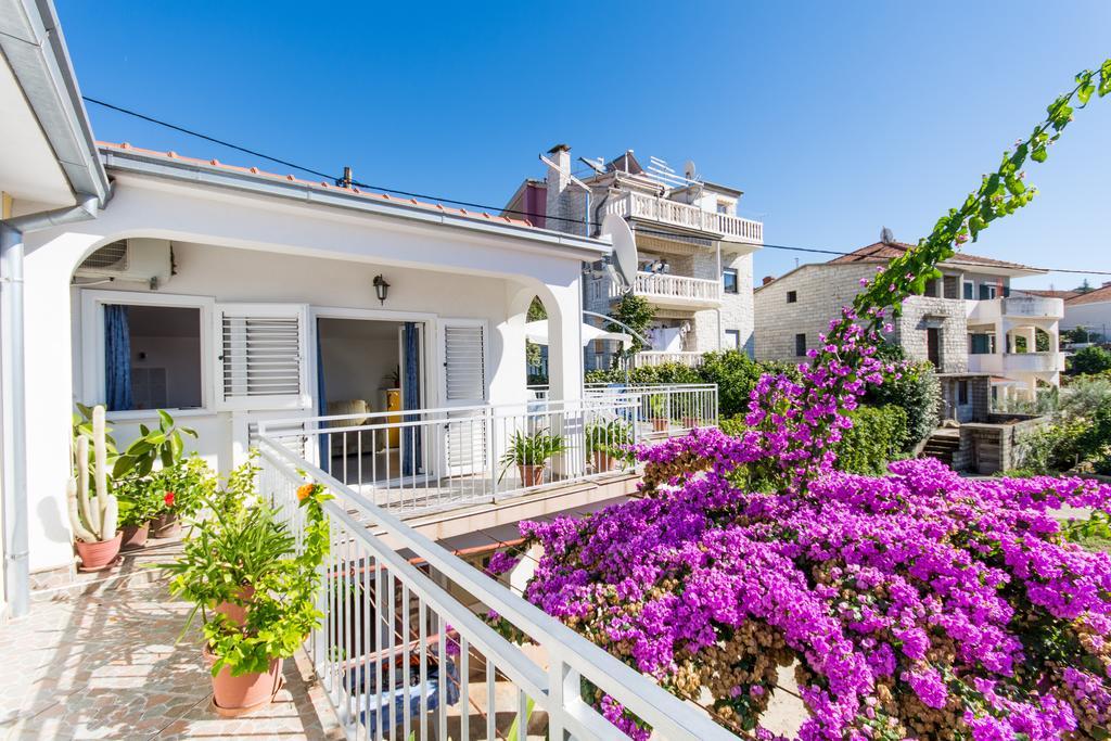Apartments Vaska Trogir Exterior photo