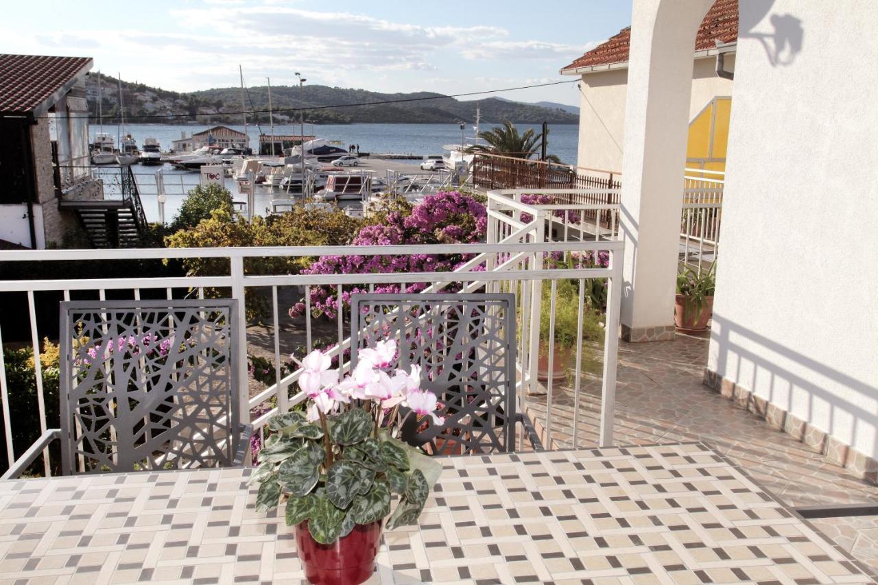 Apartments Vaska Trogir Exterior photo